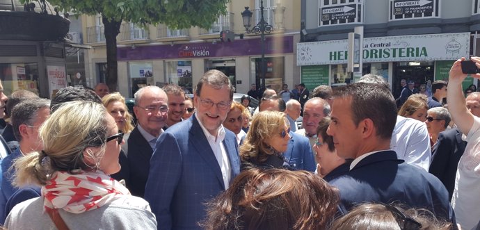 Mariano Rajoy en un paseo por Málaga capital. Mayo de 2016 
