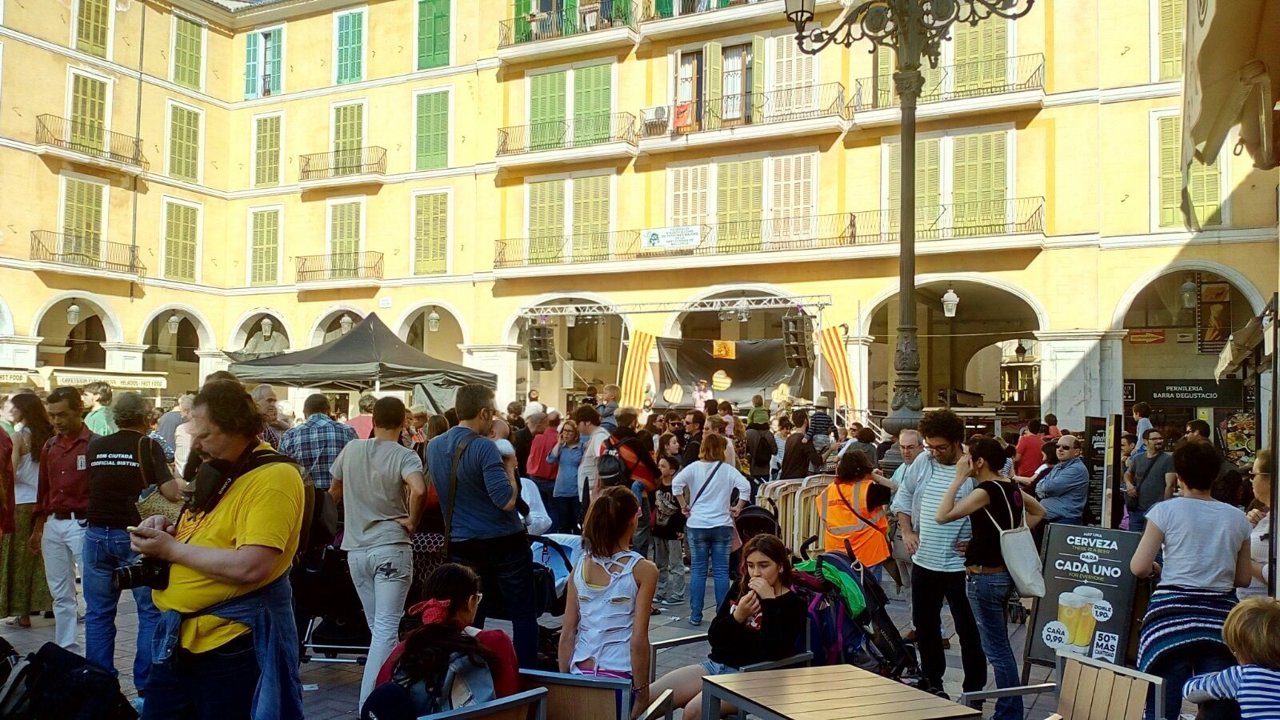 La Plaza Mayor, esta tarde, durante la Diada per la Llengua