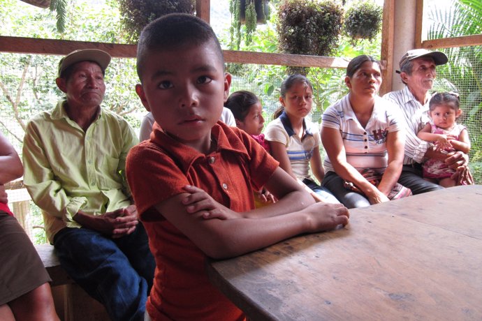 Niño de la etnia chortí de Jocotán, en Chiquimula (Guatemala)