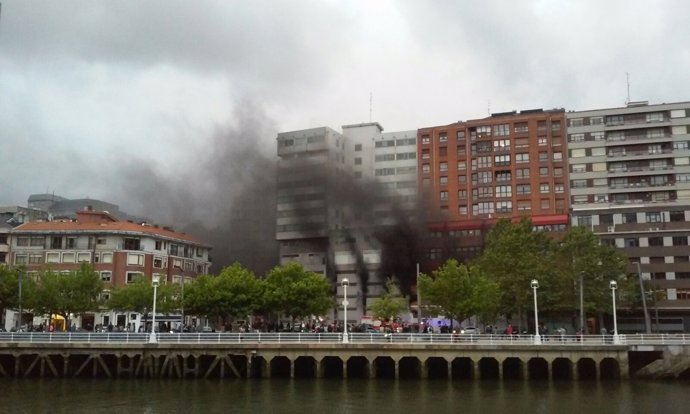 Incendio en un edificio de Bilbao el sábado 14 de mayo de 2016