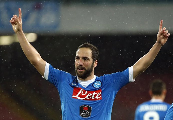 Gonzalo Higuaín celebra su gran noche en el Calcio