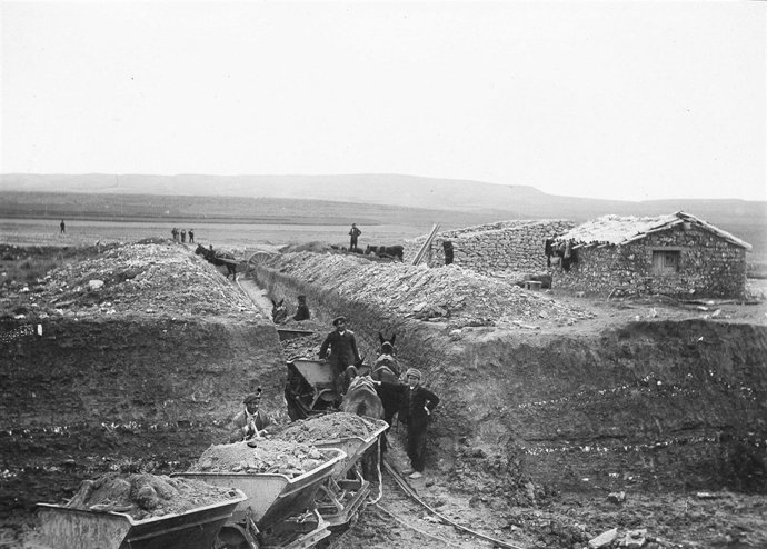 Una de las fotos que integran la exposición sobre los riegos del Alto Aragón