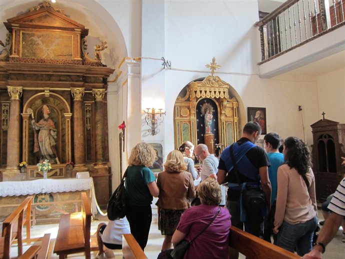 Visitantes del eccehomo en el Santuario de Misericordia de Borja