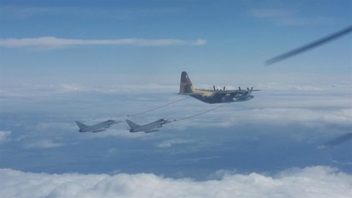 Aviones de combate Eurofighter, en pleno repostaje en vuelo