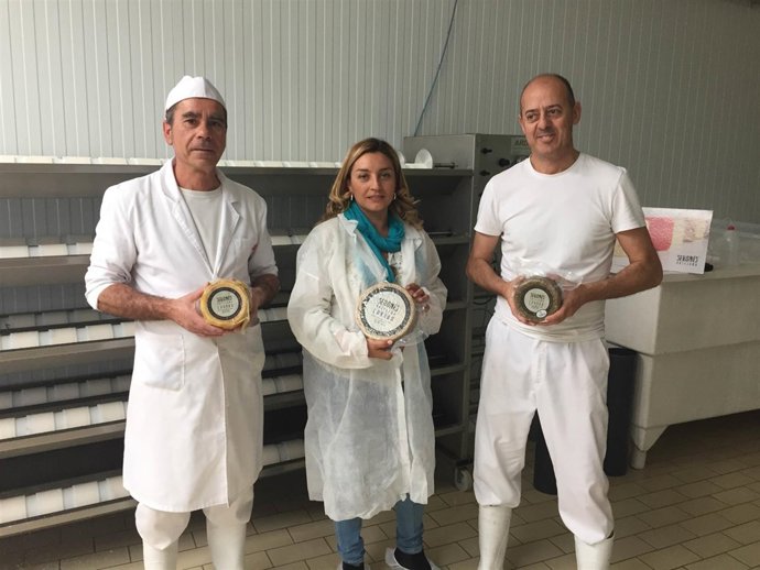 Visita de la Diputación de Almería a la empresa Seronés