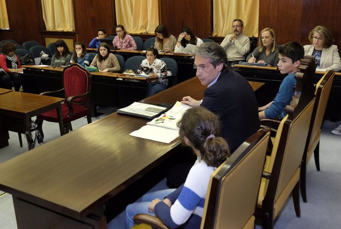 El alcalde de Santander, Íñigo de la Serna, en el Consejo de Niños y Niñas