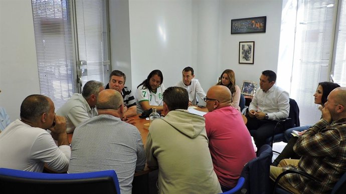 Reunión del PSOE de Almería con representantes de trabajadores de limpieza