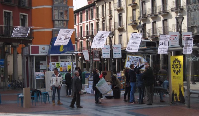 Preparativos de la celebración del quinto aniversario del 15M en Fuente Dorada