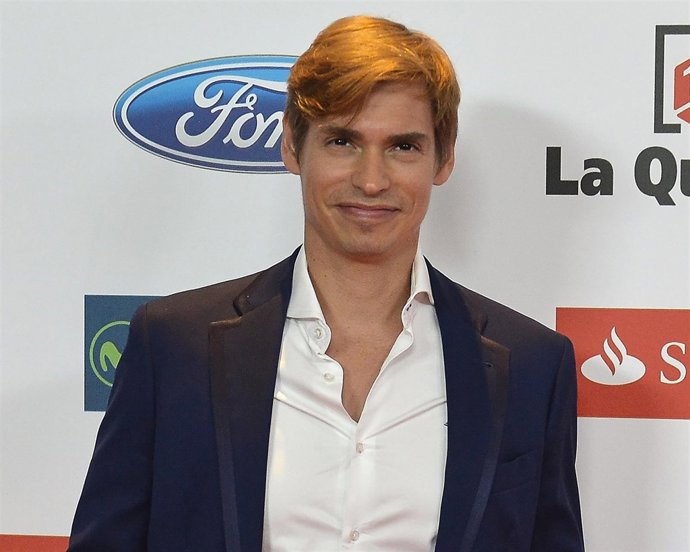 MADRID, SPAIN - DECEMBER 14:  Singer Carlos Baute attends the 2015 "AS Del Depor