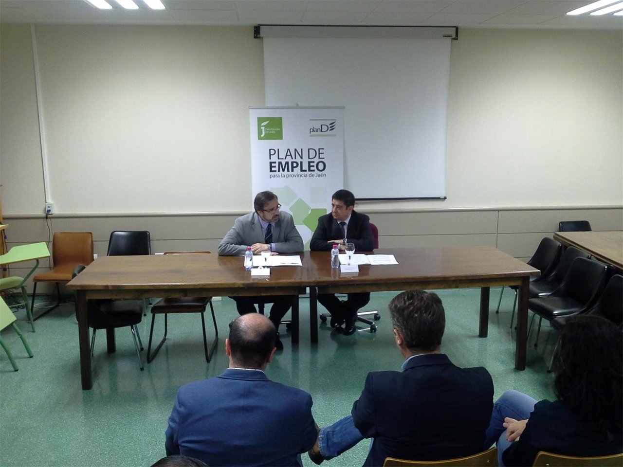 Presentación de ayudas a jóvenes universitarios