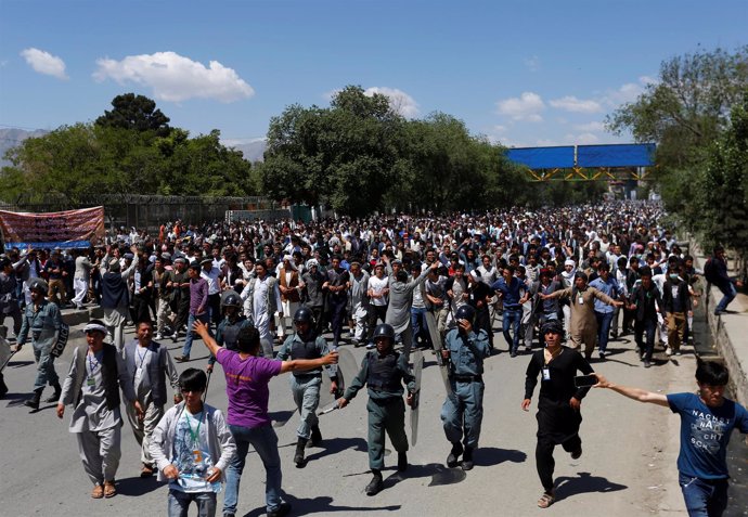 Manifestación de hazaras en Kabul por la construcción de la red eléctrica