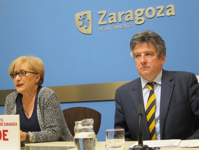 Los concejales del PSOE, Lola Campos y Javier Trívez