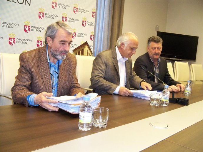 Miguel Ángel del Egido (centro) durante la presentación del plan de actuaciones