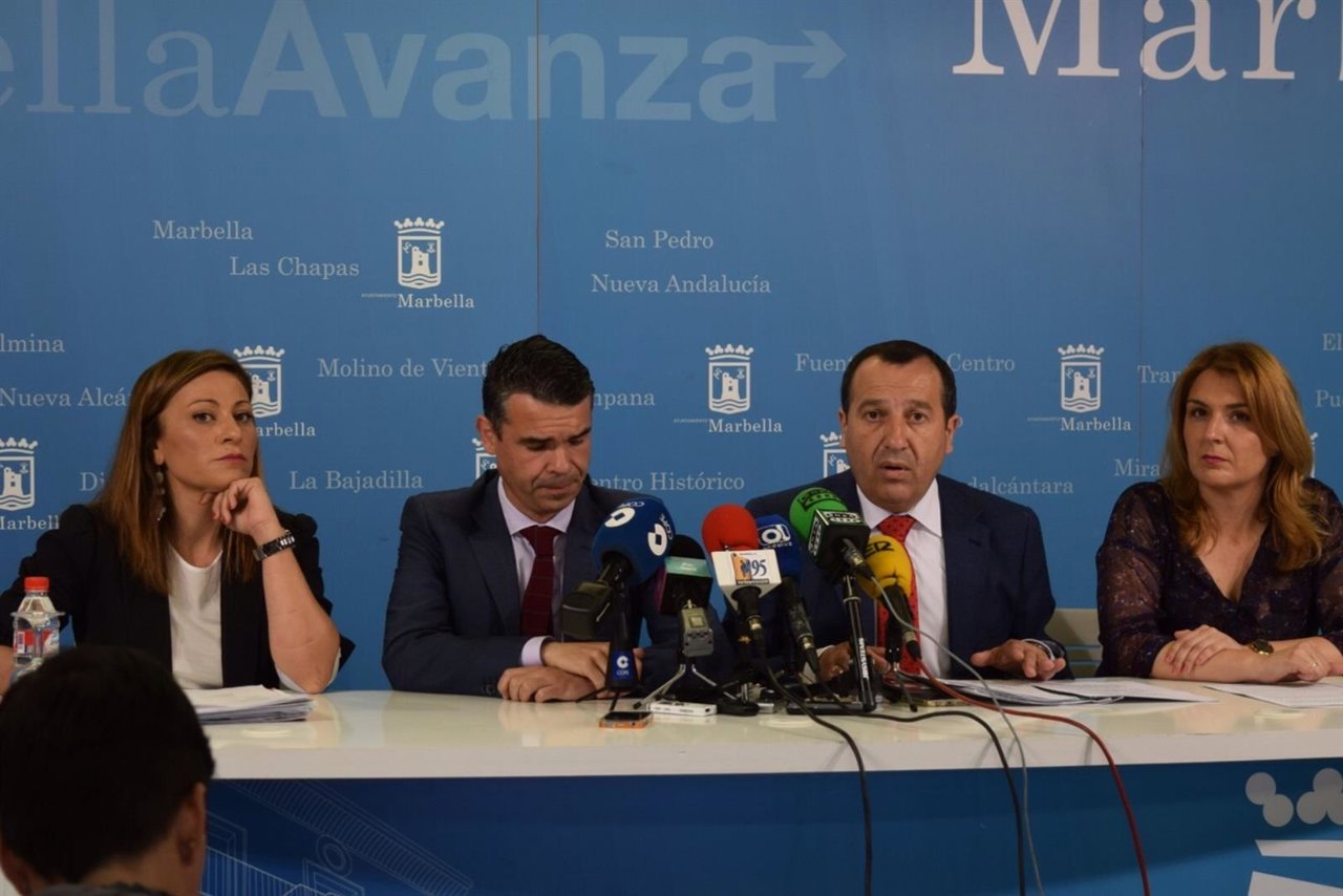 Ruiz Espejoy José Bernal en una rueda de prensa en Marbella 