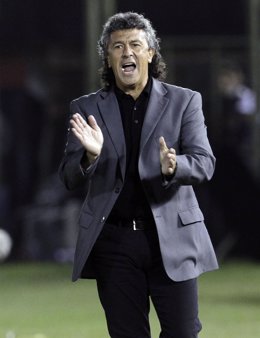 El entrenador del Almería Néstor Gorosito