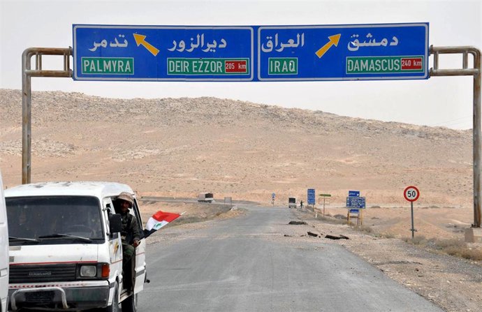 Carretera que lleva hasta la ciudad siria de Palmira