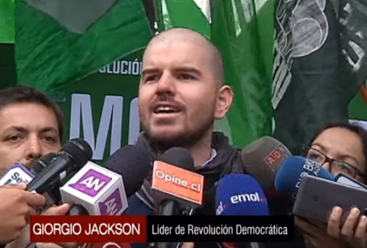 Un ex líder estudiantil chileno presenta firmas para formar un partido político