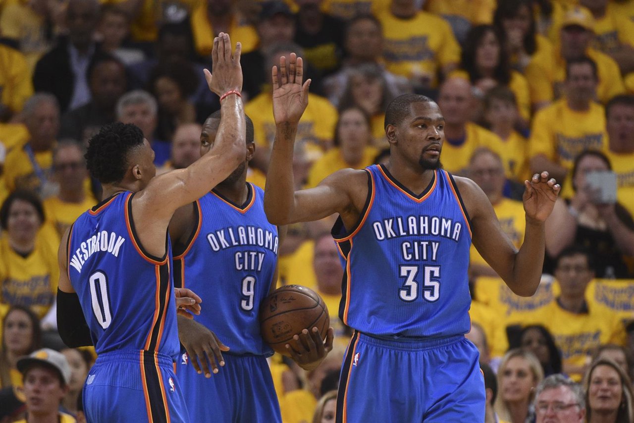 Durant, Ibaka y Westbrook con Oklahoma City Thunder ante Golden State Warriors