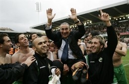 Nando Yosu, tras conseguir, en 2006, su quinta permanencia del Racing en Primera