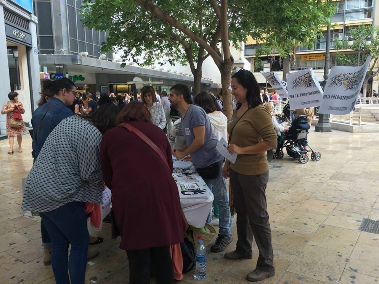 Recogida de avales para Recortes Cero-Los Verdes en Valencia
