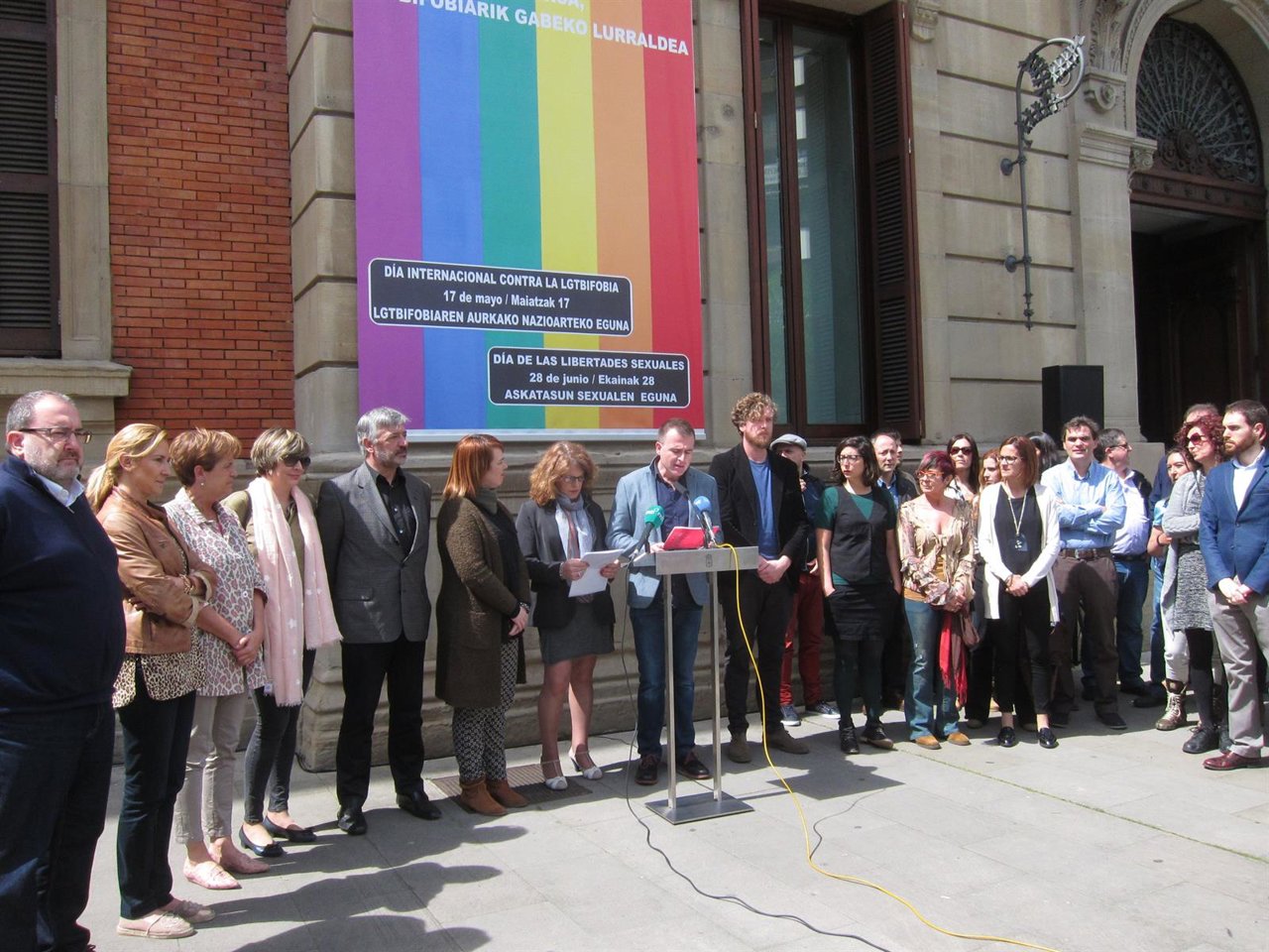 Concentración contra la LGTBIfobia.