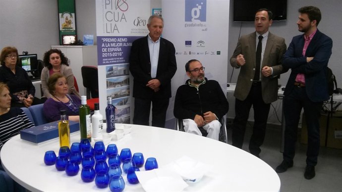 De la Torre (2d) en la cata realizada en el CAPI de Peñamefécit.