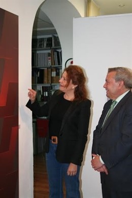 Alcalde y del Campo observan una de las obras