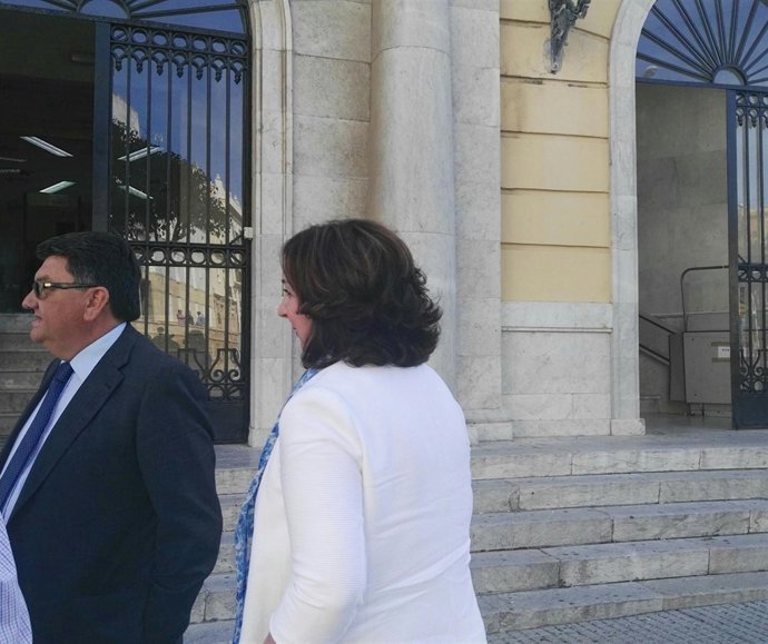 Lorenzo Sánchez y Eva Corrales, exalcaldes de Rota juzgados en 'caso Uniformes'