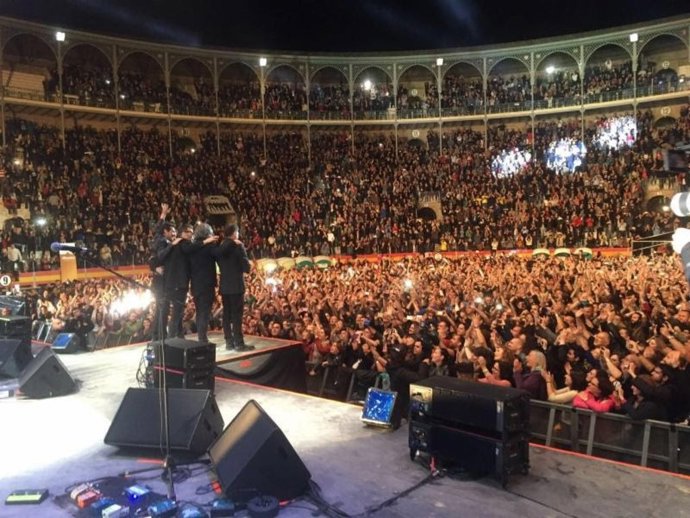 091 En Concierto En La Plaza De Toros De Granada
