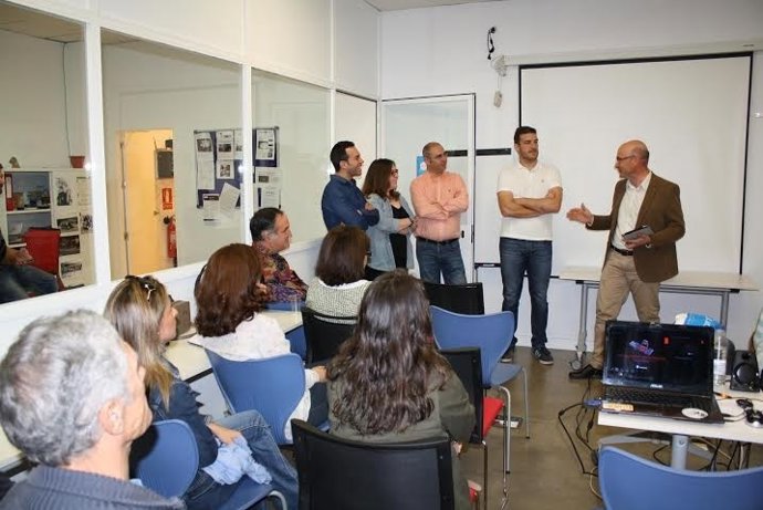 Carmona (dcha.) durante la jornada