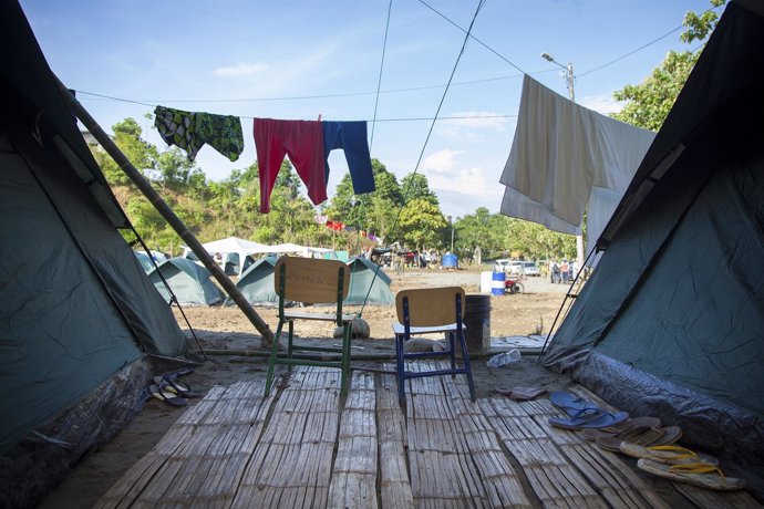 Refugio improvisado tras el terremoto en Chamanga (Ecuador)