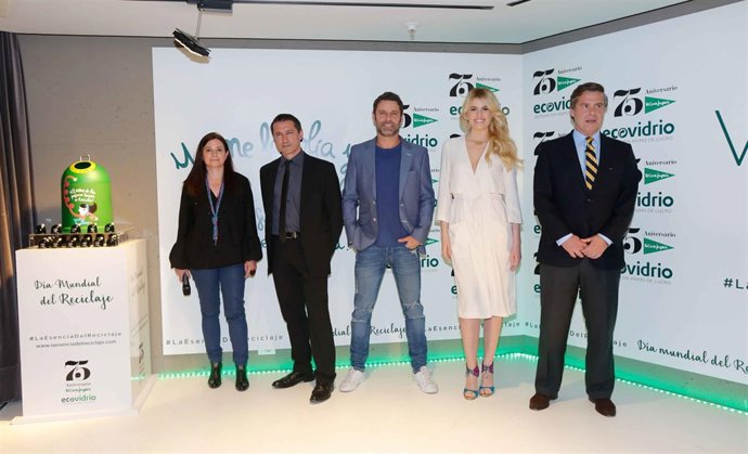 Ecovidrio perfume 'L'Eau de Vitriüm'  Dia Mundial Reciclaje