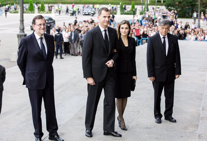 Los Reyes junto a Mariano Rajoy/ Ángel Pérez Meca