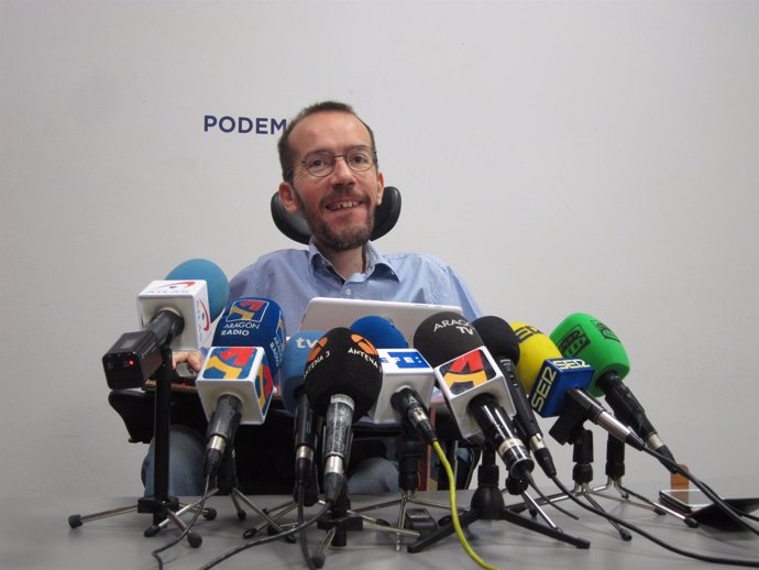 Pablo Echenique (Podemos) en rueda de prensa en Zaragoza