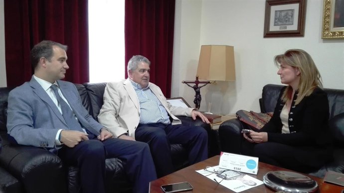 ROSALÍA ESPINOSA Y AMÓS GARCÍA CON JOSÉ PASCUAL POZO