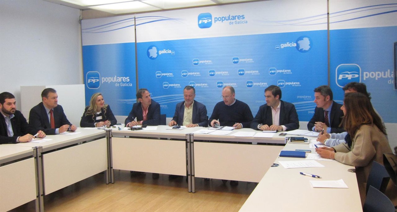Reunión de Tellado con portavoces y alcaldes del PPdeG