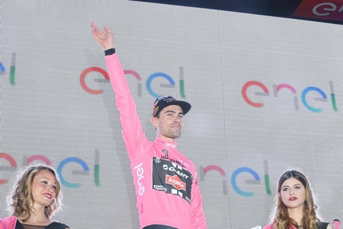 Tom Dumoulin con la maglia rosa del Giro