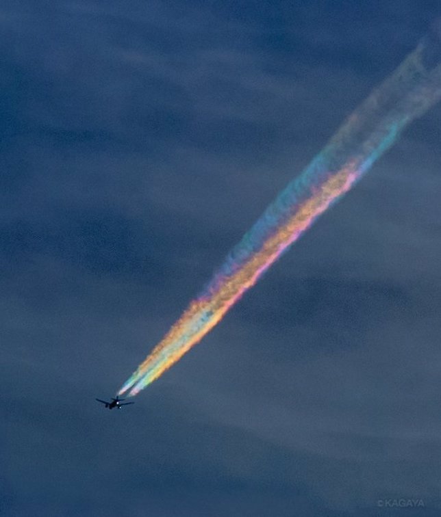 Estela de avión + condiciones apropiadas = Una imagen para sorprenderse