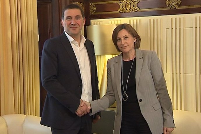 Otegi se reúne con la presidenta del Parlament