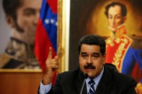 Las fuerzas venezolanas lanzan gas lacrimógeno contra manifestantes opositores
