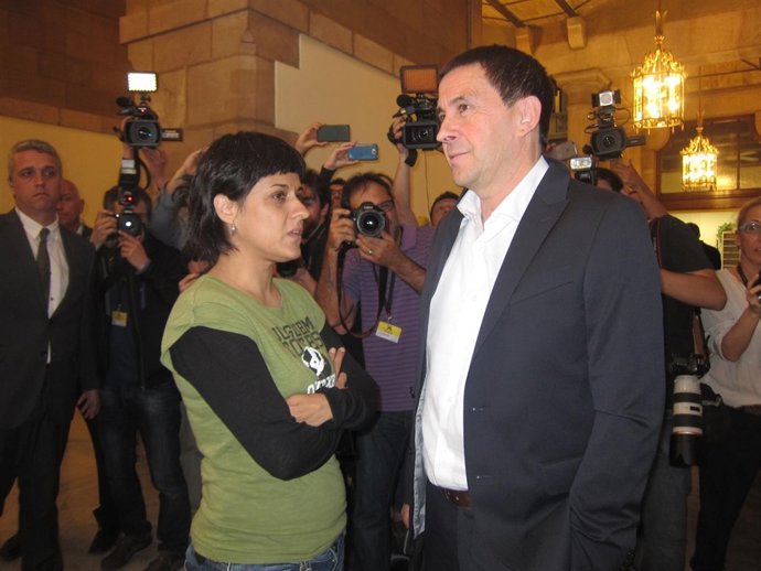 Anna Gabriel (CUP) Arnaldo Otegi (Sortu)