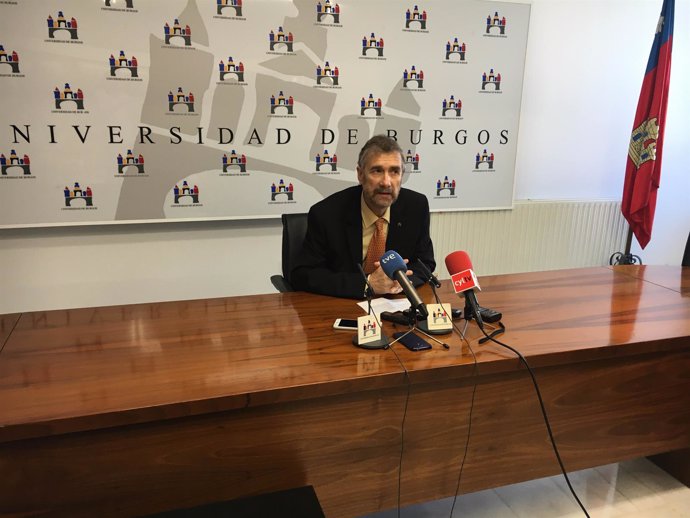 Nuevo rector de la UBU, Manuel Pérez Mateos, en su primera rueda de prensa.
