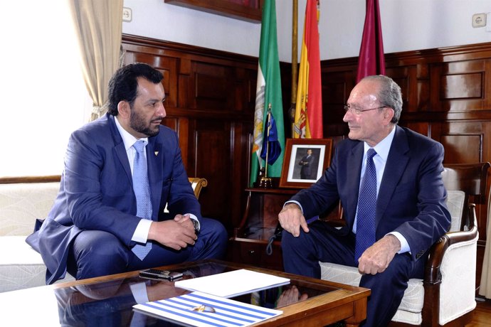 Jeque Al-Thani, presidente del Málaga CF, y el alcalde De la Torre