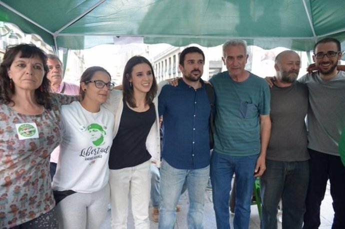 Irene Montero y Ramón Espinar visitan a los miembros del SAT en huelga de hambre