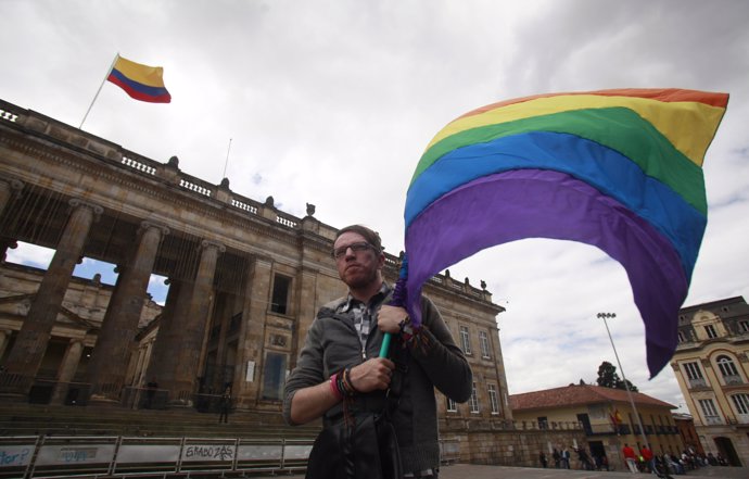 Manifestante en una protesta por los derechos de la comunidad homosexual
