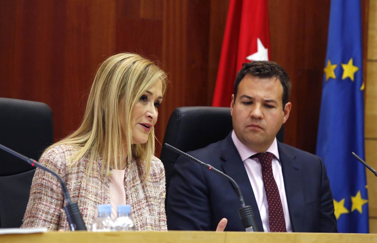 La presidenta de la Comunidad, Cristina Cifuentes, con el alcalde de Las Rozas