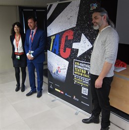 La concejal de Cultura, el alcalde y el actor Félix Fradejas