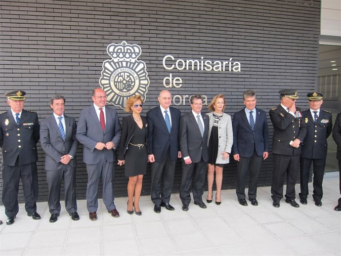 El ministro del Interior, Jorge Fernández Díaz, inaugura la nueva Comisaría