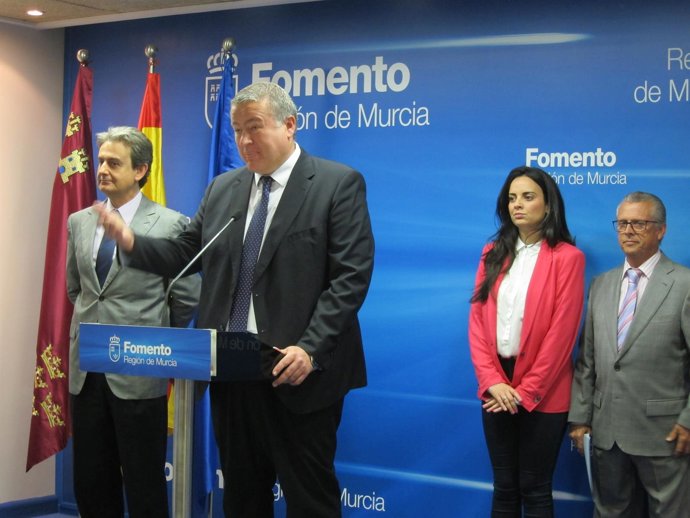 El consejero de Fomento e Infraestructuras, Francisco Bernabé