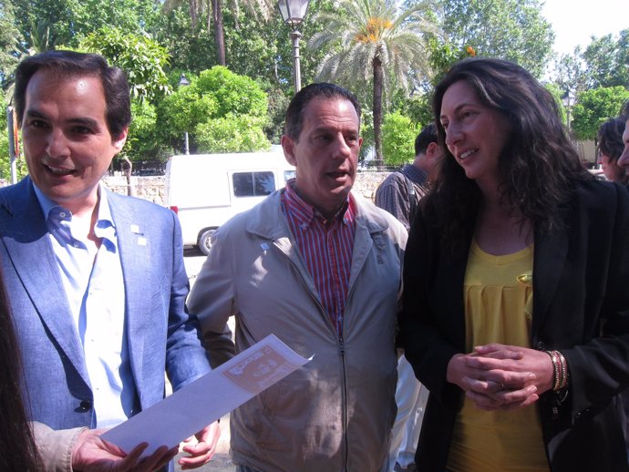 José Antonio Nieto con Loles López y Rafael Merino